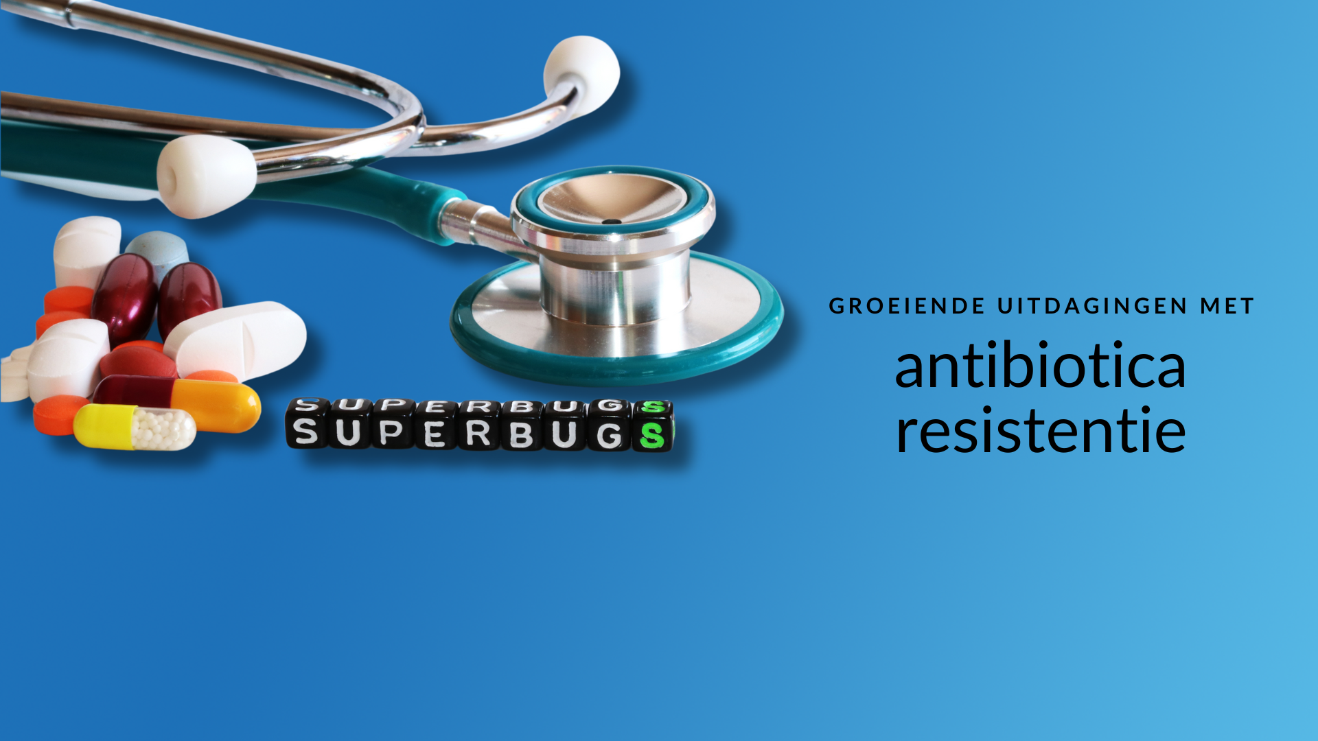 Afbeelding met pillen, een stethoscoop en het woord 'superbugs', met tekst: 'Groeiende uitdagingen met antibioticaresistentie' op een blauwe achtergrond.